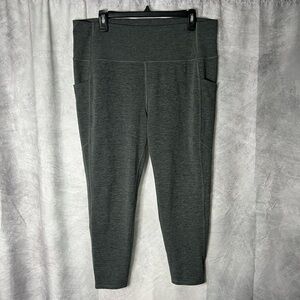 MTA Sports Gray High-Waisted 24” Capri Leggings - size 1X